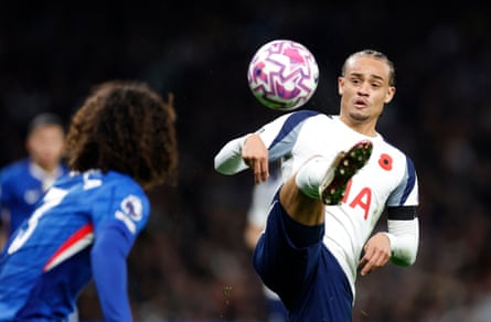 Xavi Simons playing for Tottenham.