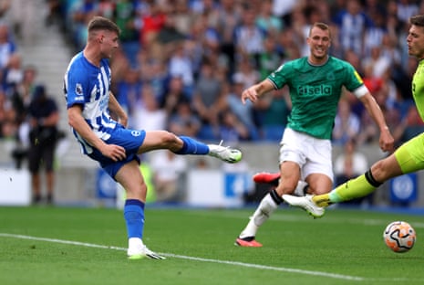 Evan Ferguson scores for Brighton