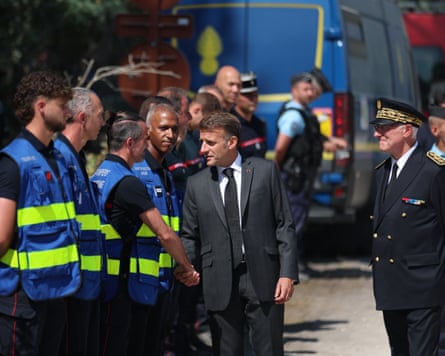Emmanuel Macron meets forest police and firefighters