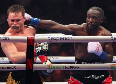 Terence Crawford stuns Canelo Ălvarez to become undisputed super middleweight champion | Boxing | The Guardian