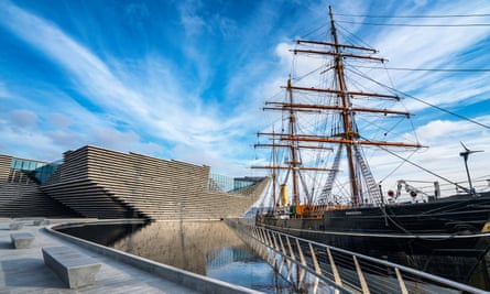 Reckless bravery … the V&amp;A Dundee alongside the RSS Discovery.