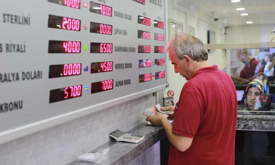 A man counts his liras at a currency exchange shop in Istanbul’s market on Friday.