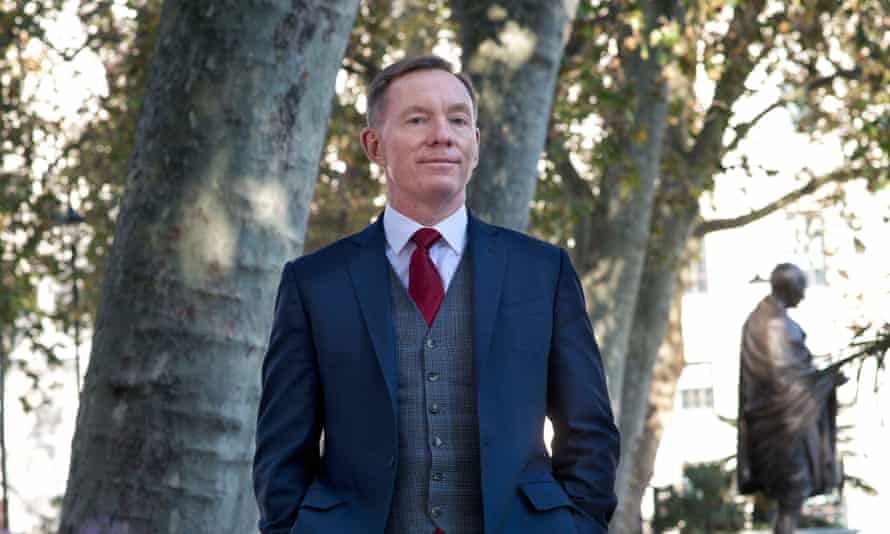 ‘London laundromat’: how golden visa scheme created UK haven for dirty money | Rich lists 2 Chris Bryant MP outside parliament