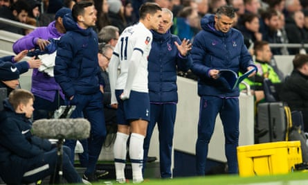 Tottenham Hotspur Fans Hope for Erik Lamela Stay as Clear-Out
