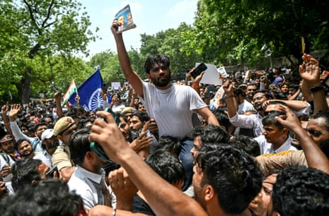 Abhijeet Dipke among protesters