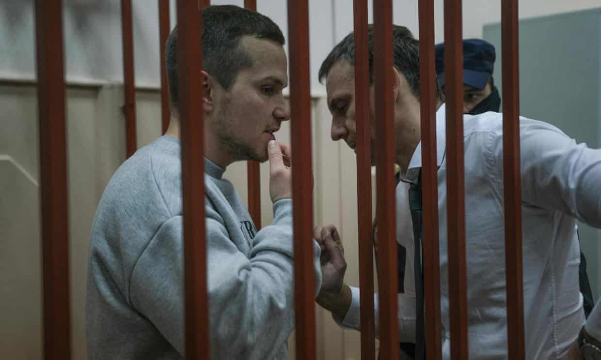Russia detains lawyers acting for opposition leader Alexei Navalny (theguardian.com)
