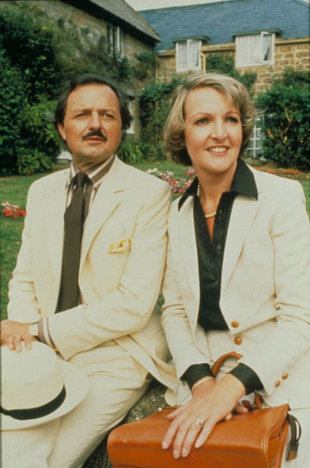 Penelope Keith with Peter Bowles in To the Manor Born.