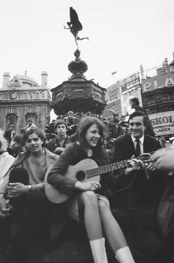 Vashti Bunyan playing guitar and singing at Piccadilly Circus, 1966.
