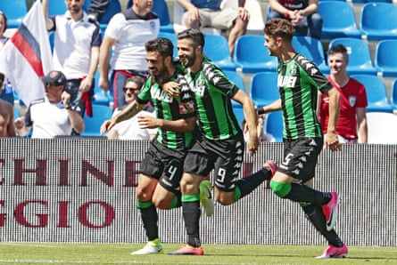 Sassuolo’s Francesco Magnanelli celebrates after scoring a goal against Cagliari