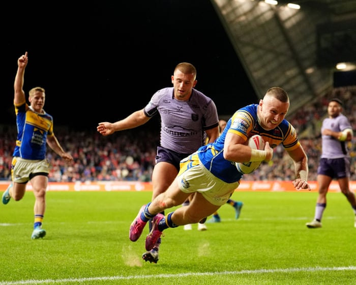 Connor inspires win over Hull KR that lifts Leeds level with Wigan in second