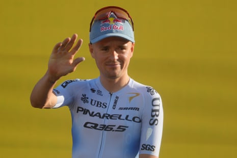 Tom Pidcock waves to cycling fans