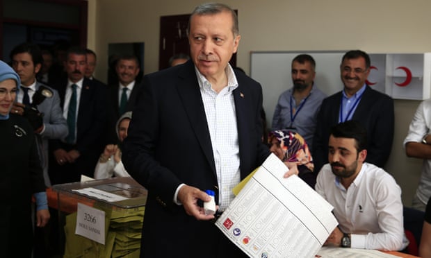 Recep Tayyip Erdoğan casts his vote at a polling station in Istanbul