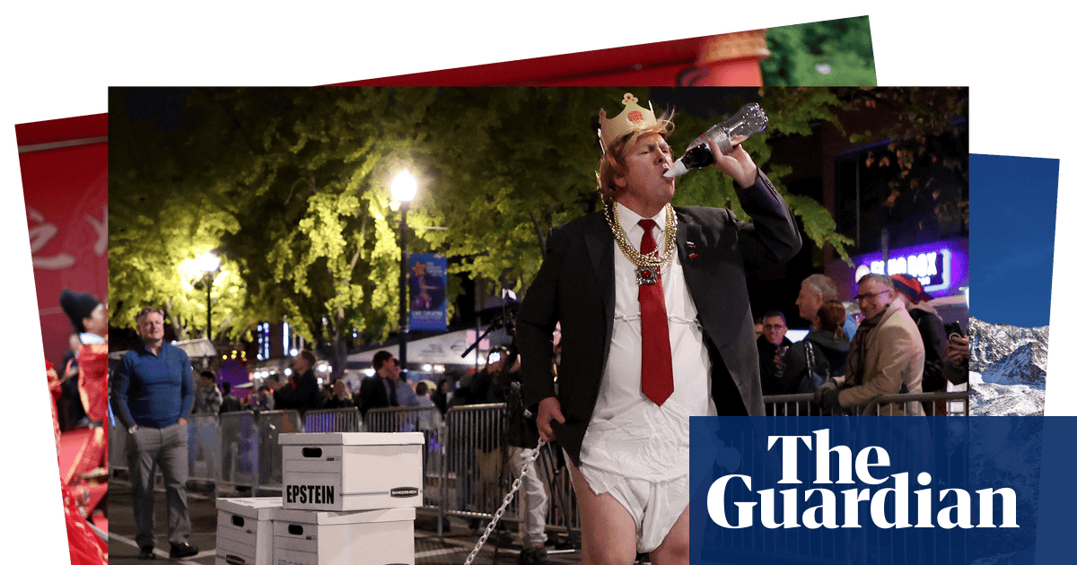 Сканування великого кота, помилка супутникової навігації та костюм Трампа: фотографії дня – середа Сканування великого кота, помилка супутникової навігації та костюм Трампа: фотографії дня – середа