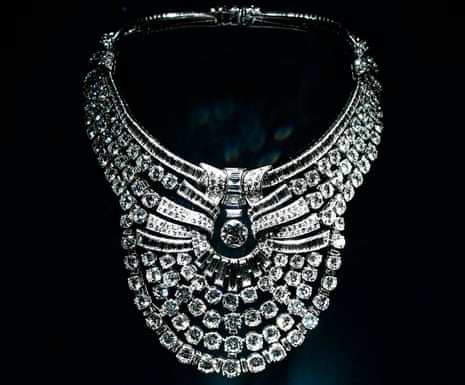 Queen Nazli of Egypt's 1939 diamond and platinum collar necklace on display