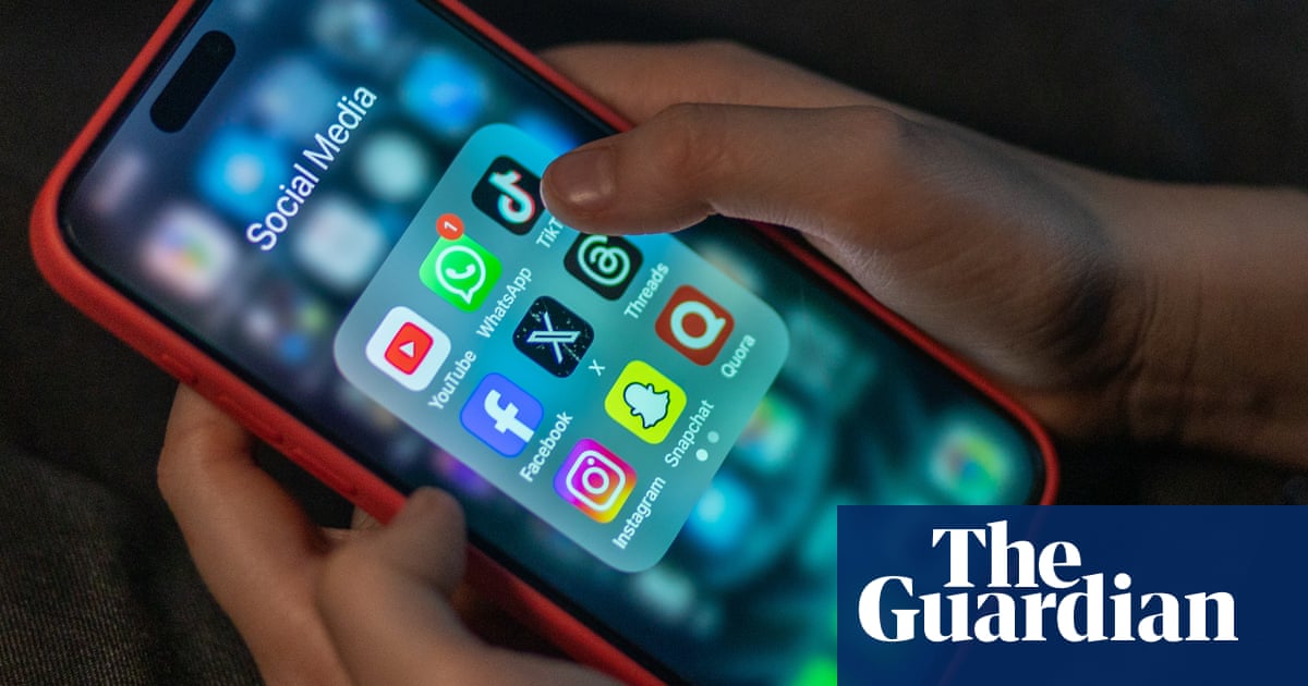 Apple suspends AI-generated news alert service after BBC complaint