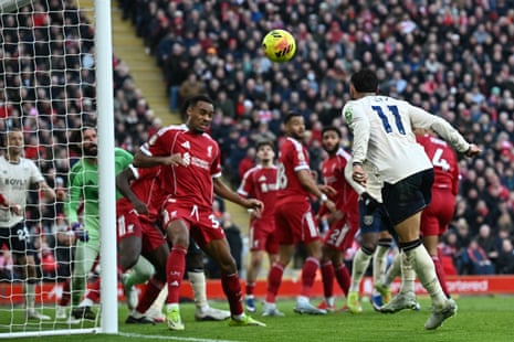 Taty Castellanos heads a goal.