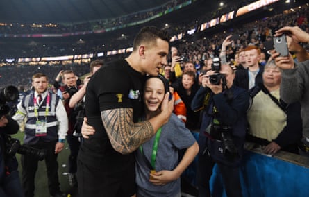 All Blacks player Sonny Bill Williams gave his Rugby World Cup gold medal to New Zealand fan Charlie Line.