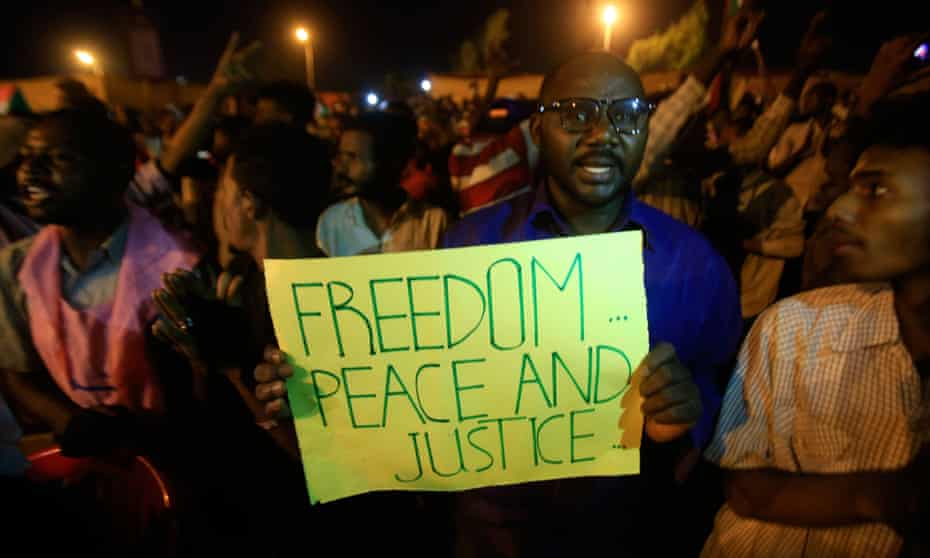 Sudanese protesters in Khartoum on 16 May 2019 after suspension of talks on installing civilian rule.