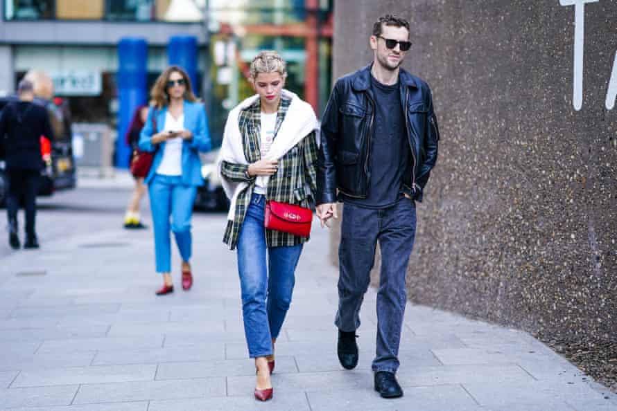 Street Style - LFW September 2019LONDON, ENGLAND - SEPTEMBER 14: A guest (L) wears a white pullover, a checkered blazer jacket, a red Gucci bag, a t-shirt, blue jeans, pointy shoes ; a guest (R) wears sunglasses, a black leather jacket, a t-shirt, gray pants, during London Fashion Week September 2019 on September 14, 2019 in London, England. (Photo by Edward Berthelot/Getty Images)