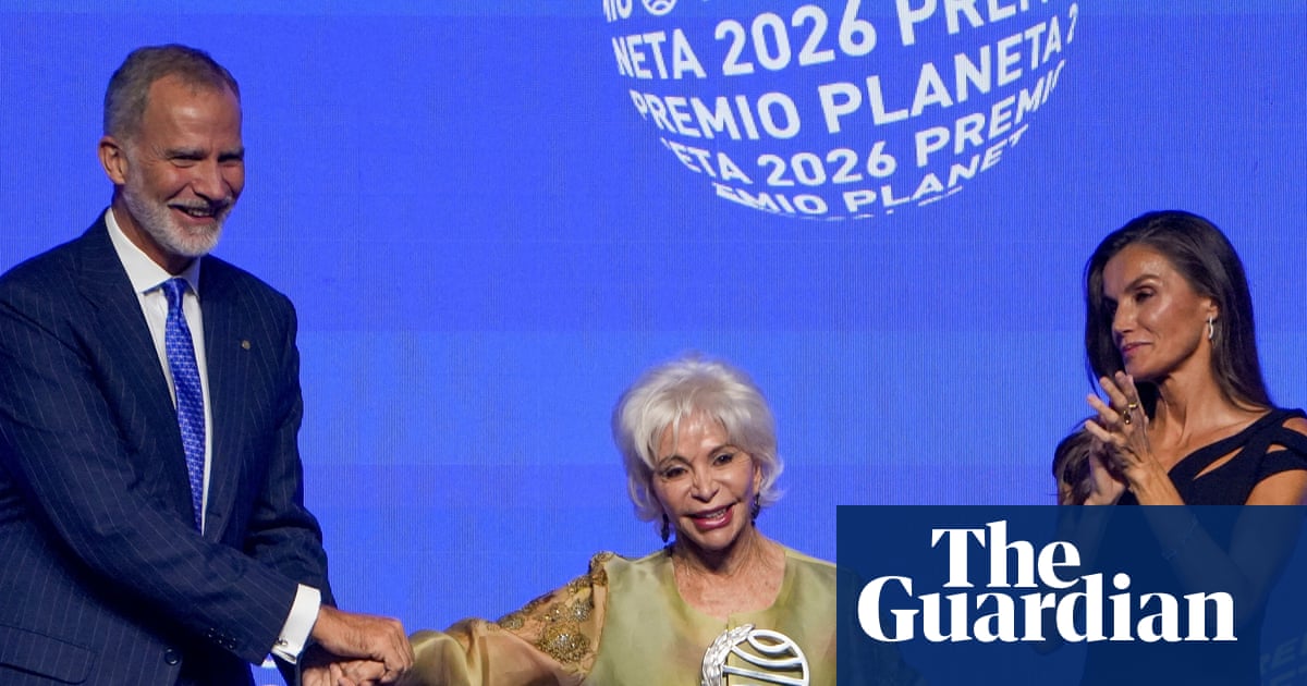 Isabel Allende wins €1m Spanish literary prize under pseudonym
