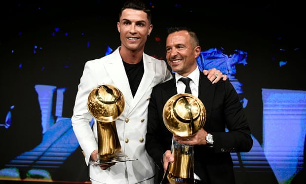 Jorge Mendes con su cliente estrella Cristiano Ronaldo en la Gala de Premios de Dubái