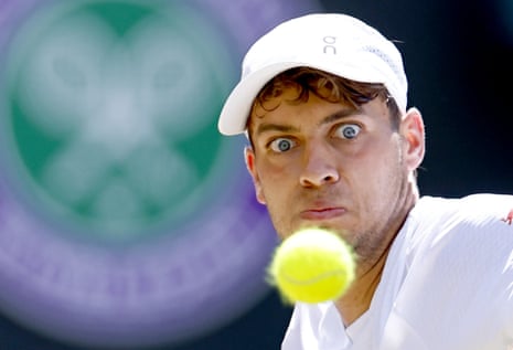 Flavio Cobolli with his eye on a shot.