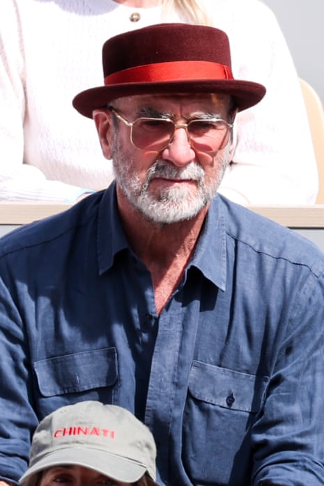 Celebridades no Aberto da França de 2026 - Dia QuinzePARIS, FRANÇA - 07 DE JUNHO: Eric Cantona participa do Décimo Quinto Dia do Aberto da França de 2026 em 07 de junho de 2026 em Paris, França. (Foto de Stephane Cardinale - Corbis/Corbis via Getty Images)