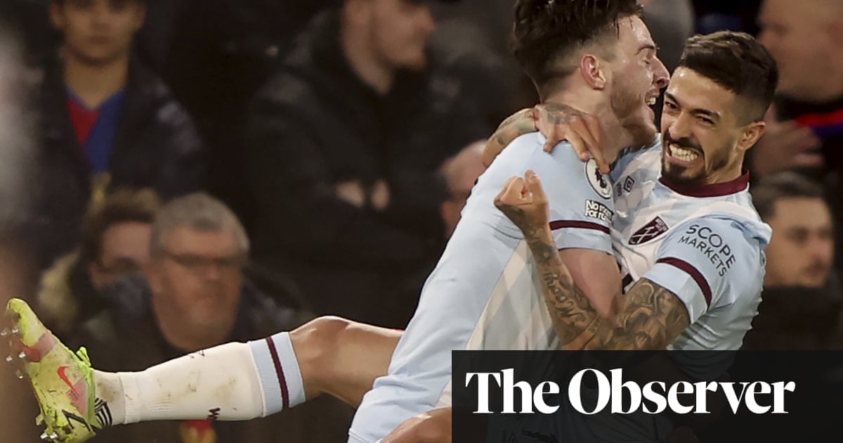 Manuel Lanzini doubles up as West Ham survive late scare at Crystal Palace