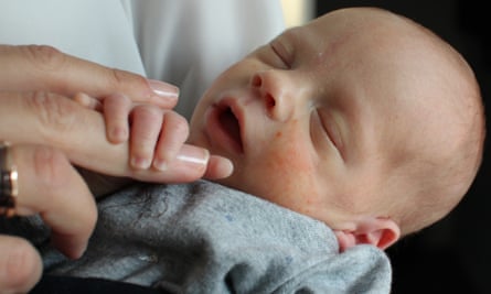 Vincent, das erste Baby einer Frau, die eine Gebärmuttertransplantation hatte, 2014 in Schweden.