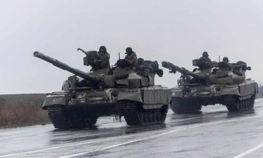 Ukrainian tanks move into the city.