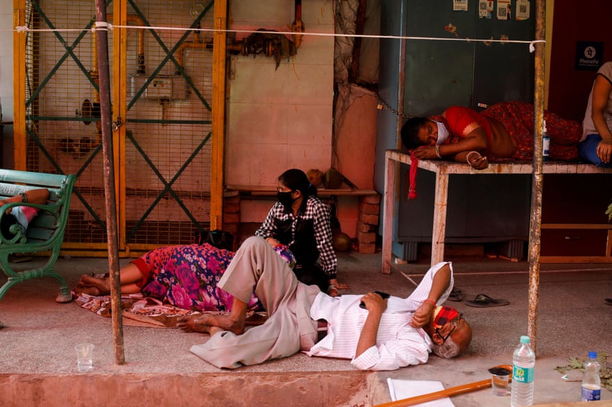 People with breathing problems caused by Covid-19 wait to receive oxygen in Ghaziabad, India, April 27, 2021.