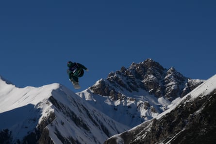 Ally Hickman competes in her second run during the women’s snowboard slopestyle qualification at the Winter Olympics