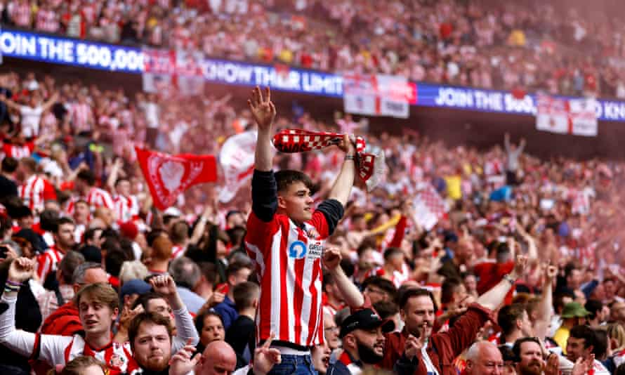 Wembley is a sea of ​​red and white as Sunderland fans revel in their side's success