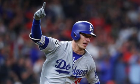 Cody Bellinger celebrates his RBI double during the ninth inning