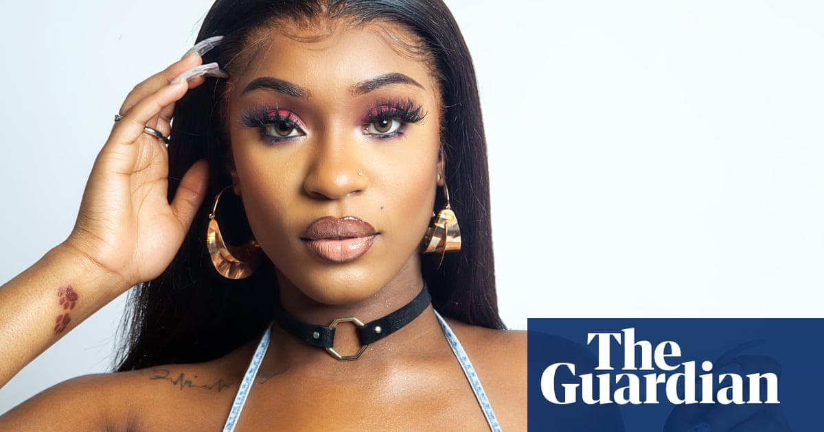 Im not wearing tracksuits, Im sexy! Ivorian Doll, drills first female star
