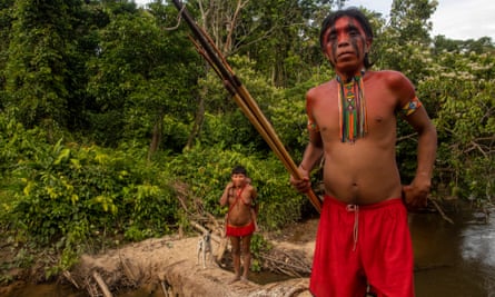 Cesar and Camila Yanomama, a Yanomam couple, crossing the Couto Magalhães river.