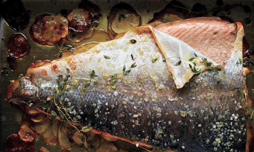 Baked salmon with thyme and thin potatoes.
