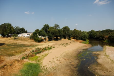 The Louet River, now dry, right next to the Louet municipal swimming pool in Rochefort-sur-Loire