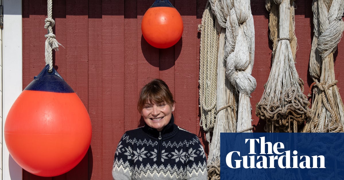 TV tonight: Lorraine Kelly packs her bikinis and balaclavas for a Norway adventure