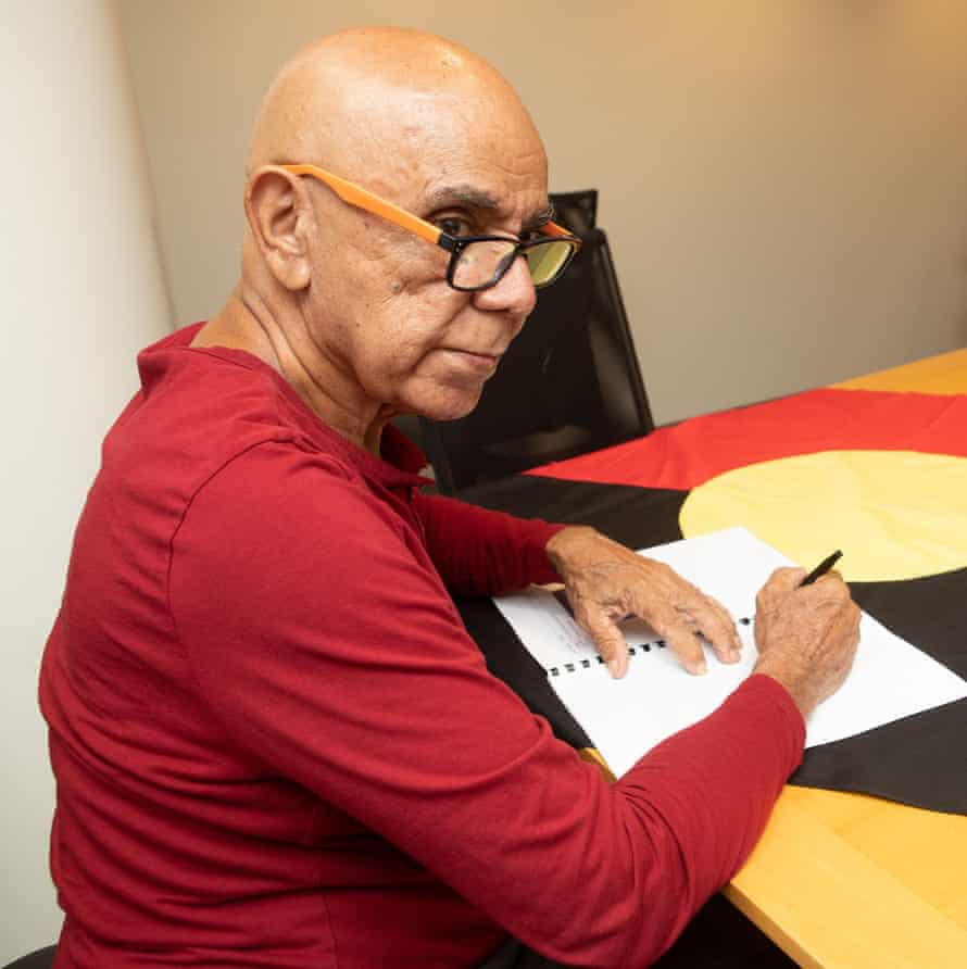 Indigenous artist Harold Thomas signs an agreement to transfer copyright of the Aboriginal flag to the commonwealth.