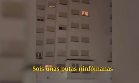 Una captura de pantalla de Twitter muestra a estudiantes varones insultando a estudiantes en Madrid.