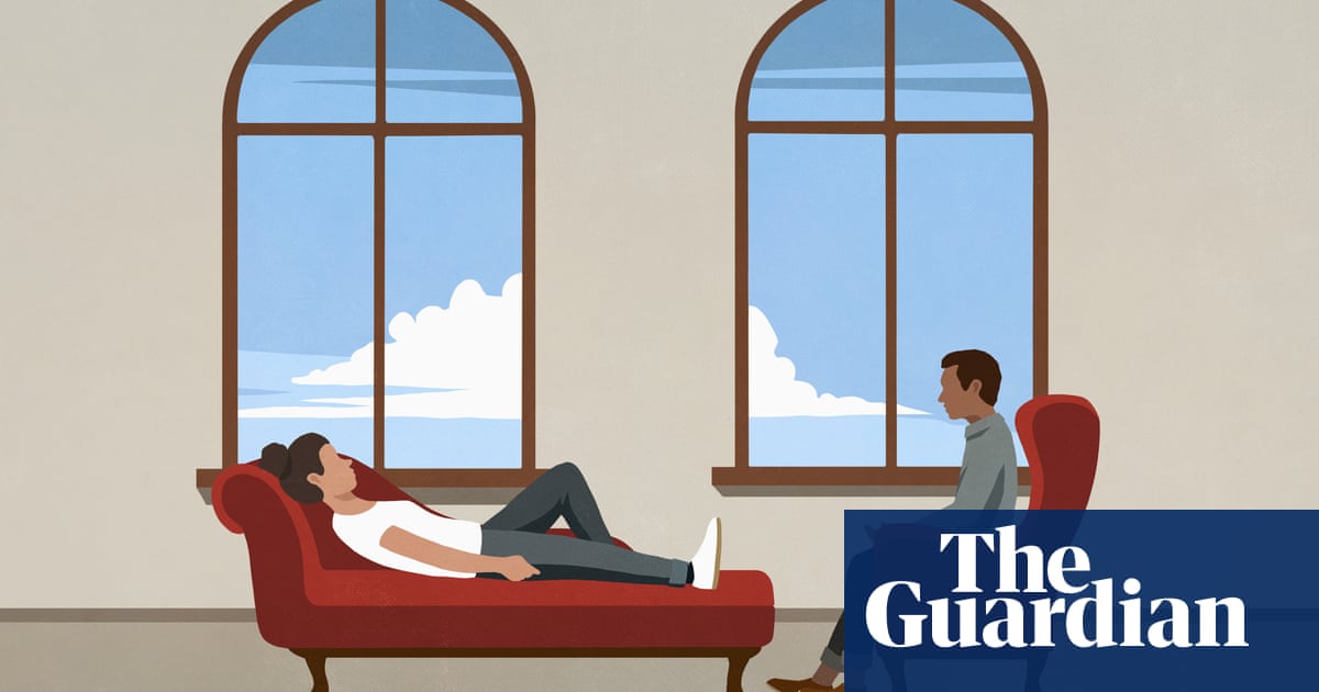 ‘We’re in a trauma together’: Americans need therapy – but psychologists are boo..