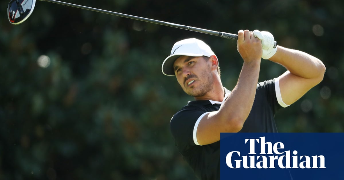 Brooks Koepka streaks into share of lead at Tour Championship