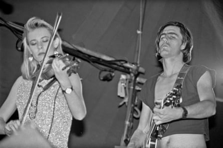 Robyn Hitchcock and The Egyptians onstage at Glastonbury 1986.