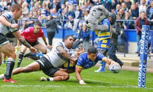 Bryson Goodwin reaches over to score Warrington’s first try of the Challenge Cup semi-final against Hull.