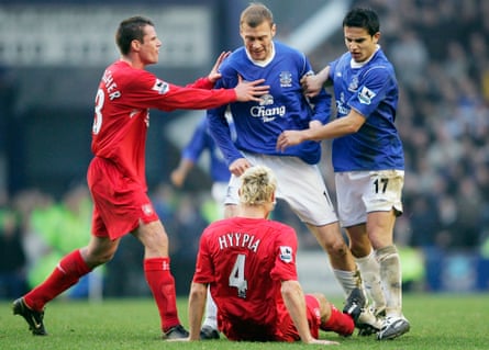 Duncan Ferguson stands above Sami Hyypia as Jamie Carragher tries to keep the striker away, as does Everton's Tim Cahill