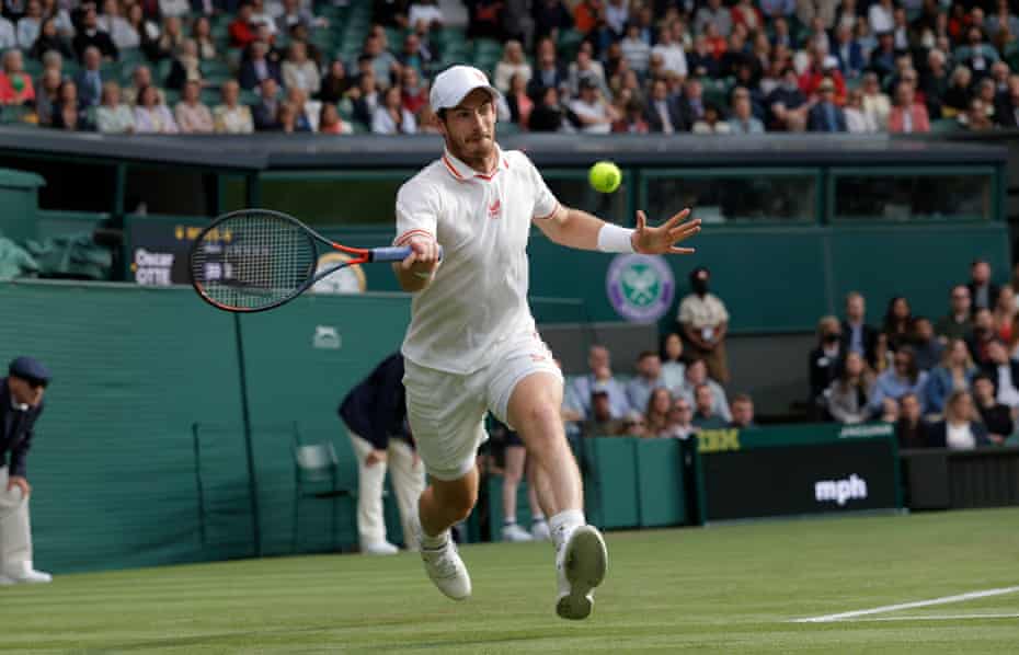 Andy Murray returns serve during the first set.