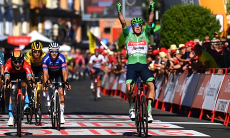 Mads Pedersen denies Fred Wright to complete Vuelta stage hat-trick