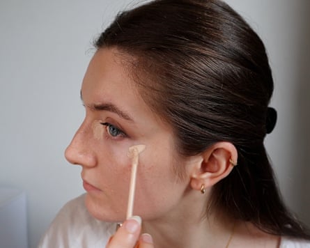 Sarah testing concealer.