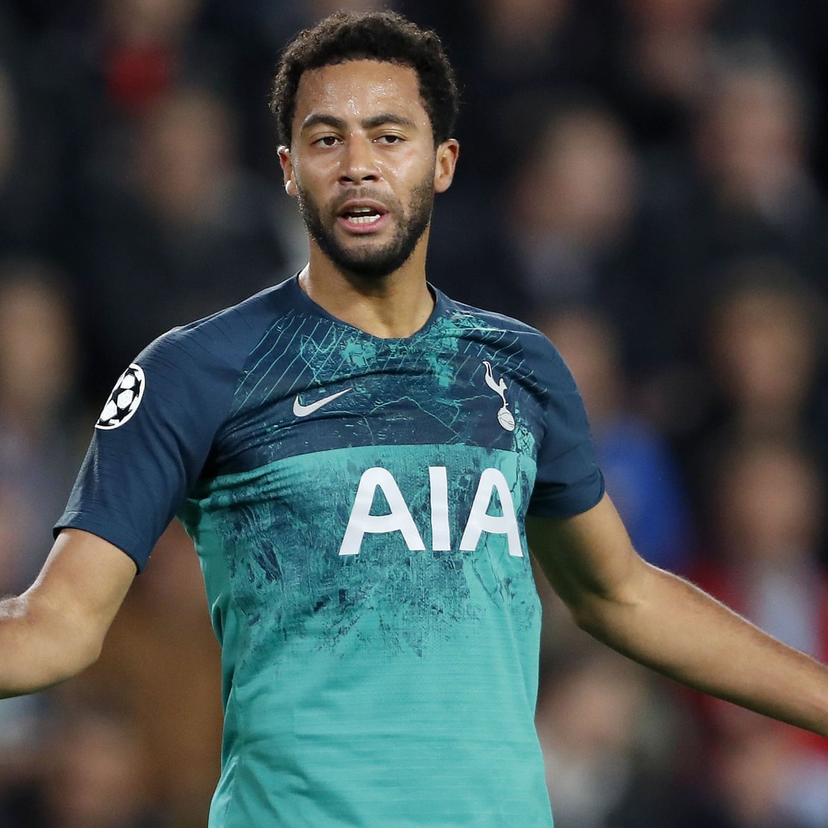 Tottenham S Mousa Dembele Joins Guangzhou R F For 11m Football The Guardian